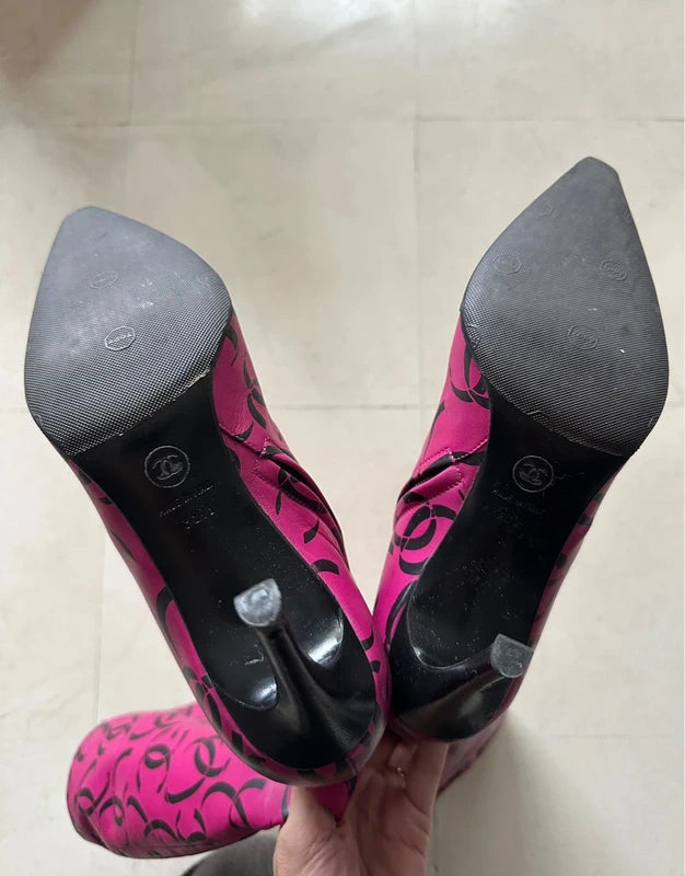 F/W2000 Chanel Boots (38.5)
