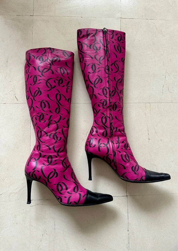 F/W2000 Chanel Boots (38.5)