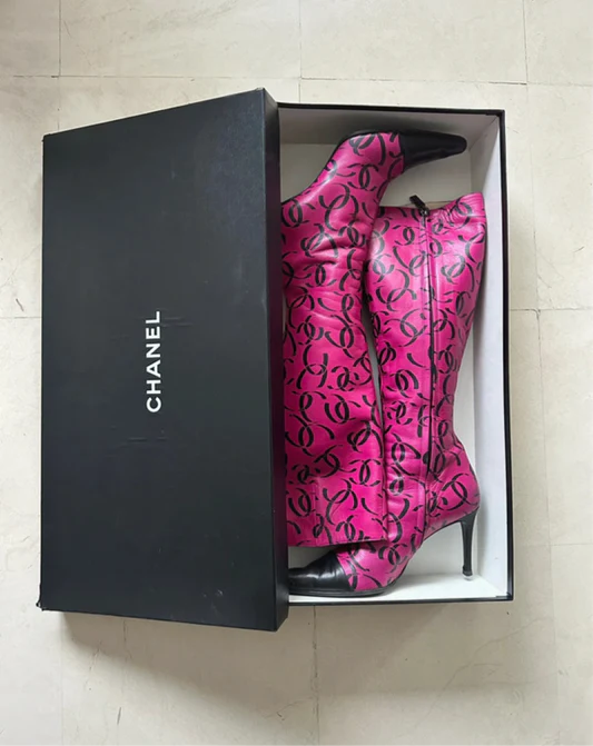F/W2000 Chanel Boots (38.5)