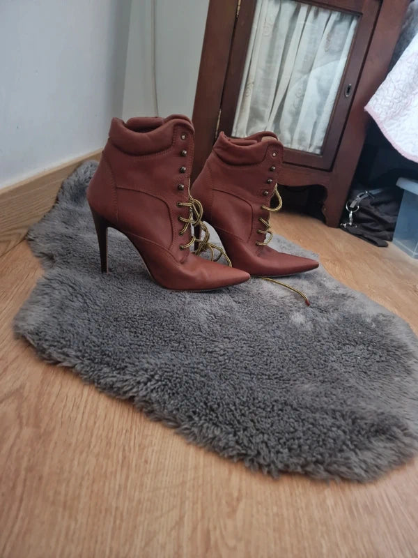 Manolo Blahnik Boots (36)